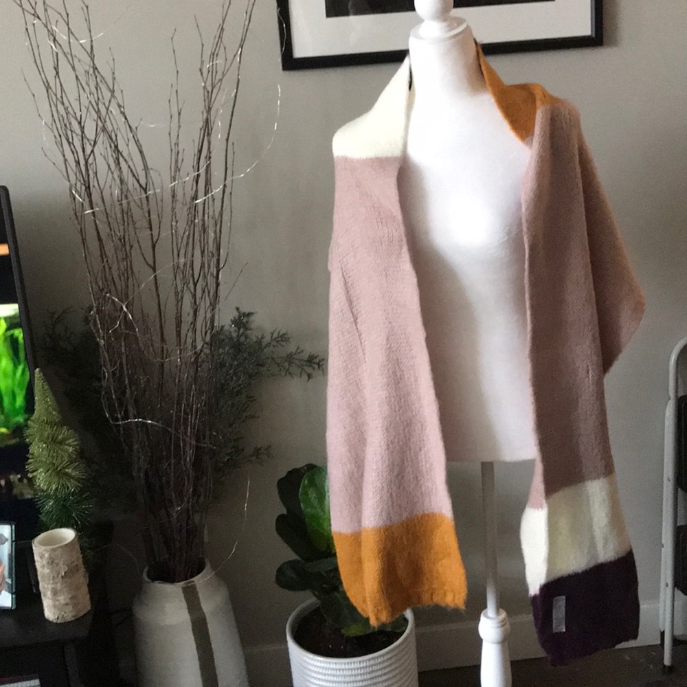 Fat face Scarf - Picture 3 of 8